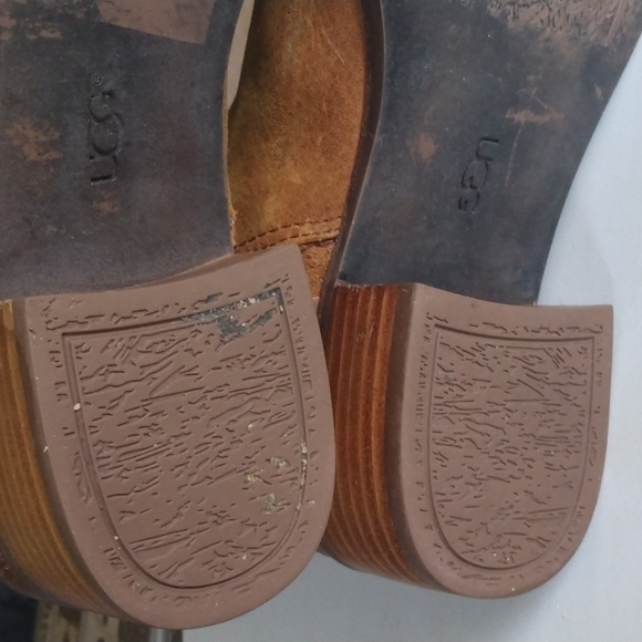 UGG Distressed Boots - Picture 5 of 16